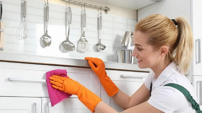 Kako očistiti kuhinjske fronte maščobe, ne da bi poškodovali površino: nasveti strokovnjakov