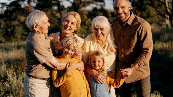 Ko sorodniki prestopijo meje: kaj storiti, če starim staršem ni všeč ime vašega otroka