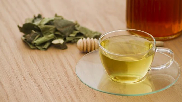 Močan zdravilni napitek: čaju dodajte 2 začimbi