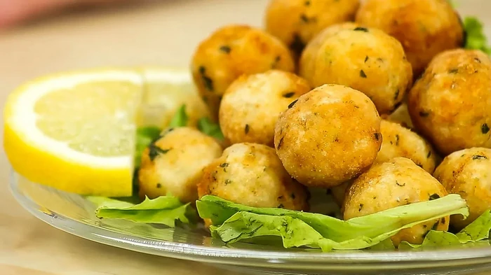 Ribje kroglice s sirovim nadevom – recept za jed, ki jo boste želeli kuhati vedno znova.