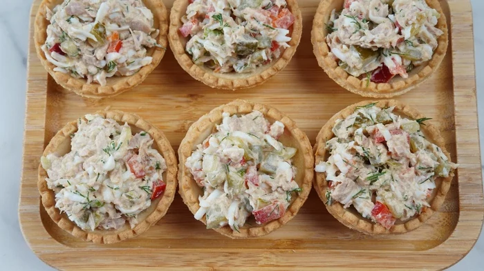 Solata iz tune v tartletih: recept za čudovito predjed
